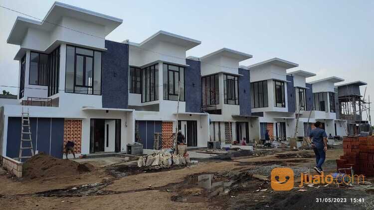 RUMAH MEWAH MODERN DI KOTA BATU