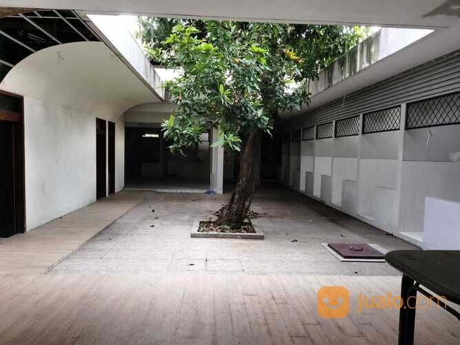 Rumah Surabaya Pusat Kota - Jl.Tidar, Parkiran 12 Mobil - MURAH Rp.21jt-an/m2