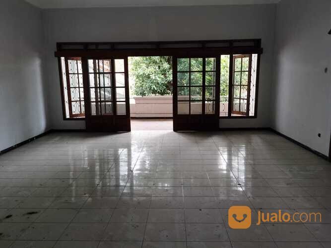 Rumah Surabaya Pusat Kota - Jl.Tidar, Parkiran 12 Mobil - MURAH Rp.21jt-an/m2