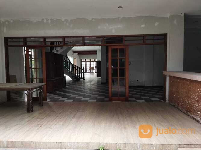 Rumah Surabaya Pusat Kota - Jl.Tidar, Parkiran 12 Mobil - MURAH Rp.21jt-an/m2