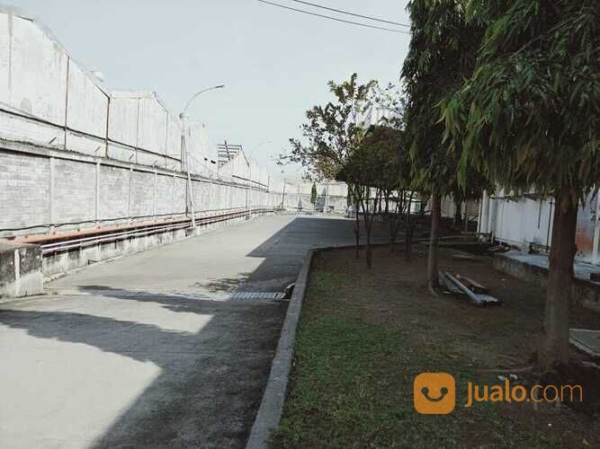 Gudang Dumar Industri, Dekat Jalan Masuk, Dekat Raya Margomulyo
