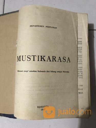 Buku resep masakan jadul, berjudul: Mustika Rasa, Dept. Pertanian, 1967.