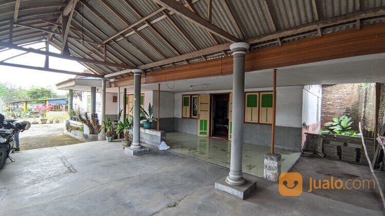(BWI A.361) Rumah di Jl. Raya Sumberwaru Desa Tamanagung Kecamatan Cluring Banyuwangi