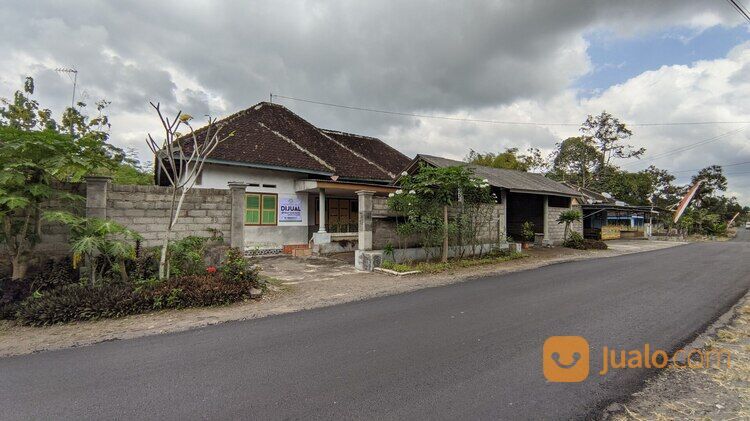 (BWI A.361) Rumah di Jl. Raya Sumberwaru Desa Tamanagung Kecamatan Cluring Banyuwangi