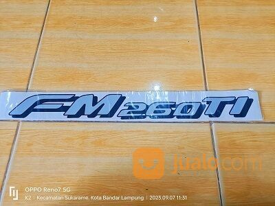 Sticker Hino Lohan tulisan FM260TI dikedok depan