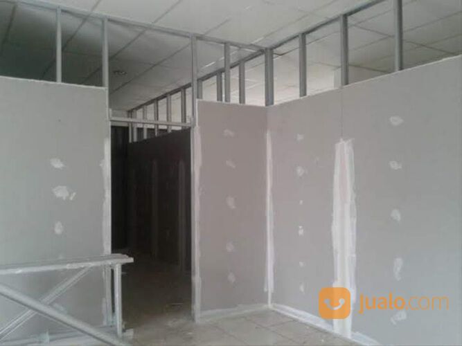 Partisi gypsum rangka hollow