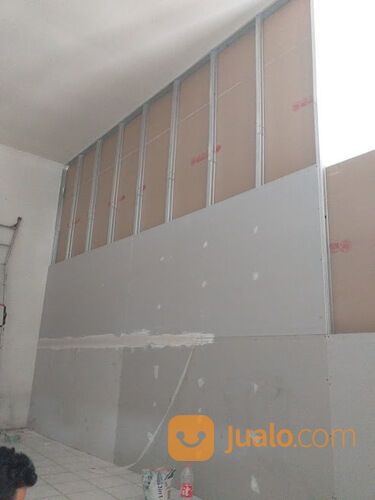 Partisi gypsum rangka hollow