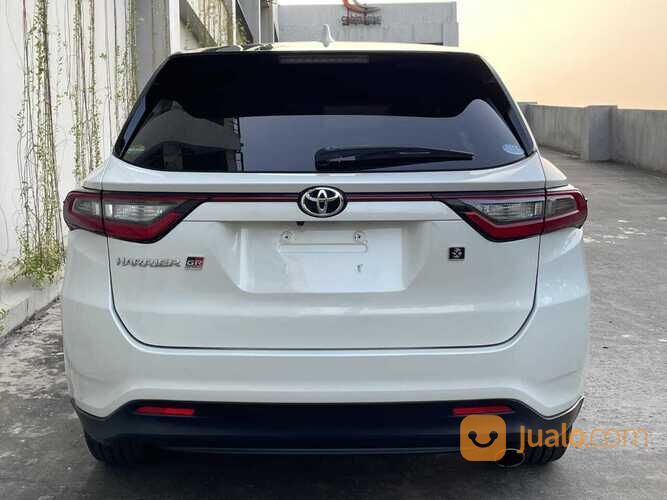 Toyota Harrier 2.0 XU 60 facelift 2017 / 18 Odometer 45.000 km White on black