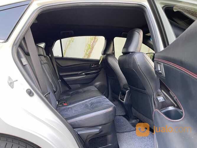 Toyota Harrier 2.0 XU 60 facelift 2017 / 18 Odometer 45.000 km White on black