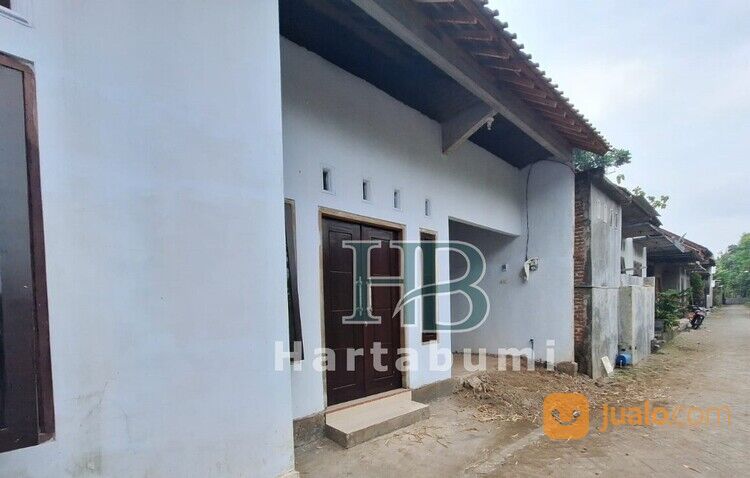 Rumah area tamanan dekat dengan lapangan tamanan