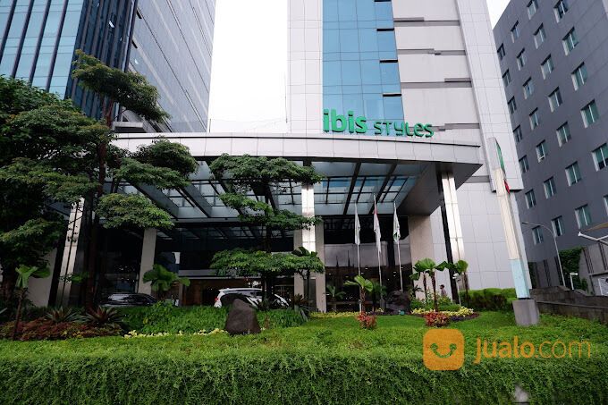 Office Space Premium di Midpoint Place Furnished Harga Sewa Terjangkau