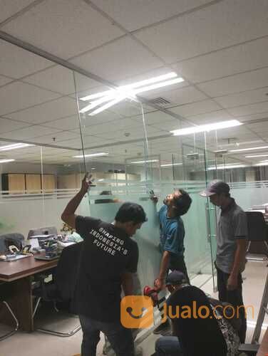 JASA BONGKAR PASANG KACA TEMPERED PINTU DAN JENDELA KACA PARTISI KACA 081296537070
