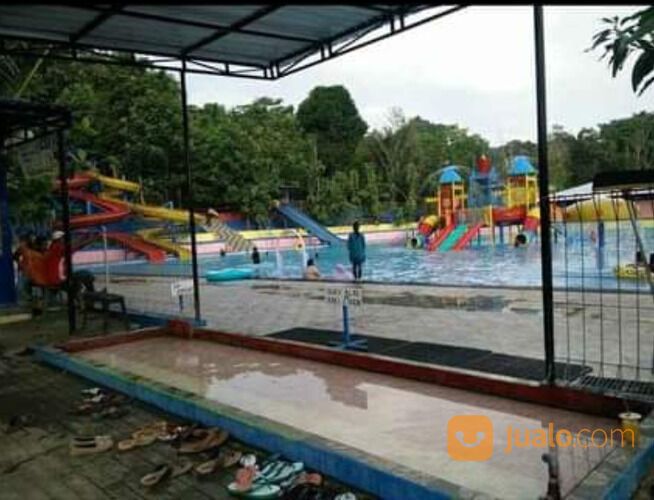 Tanah dan Water Boom