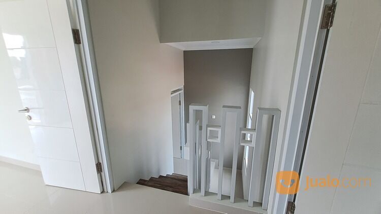 Rumah Syariah 2 Lantai Dekat Stasiun Depok Baru Bersebelahan dengan Puri Depok Mas Sawangan Depok