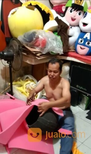 Pembuat kostum badut dan maskot perusahaan