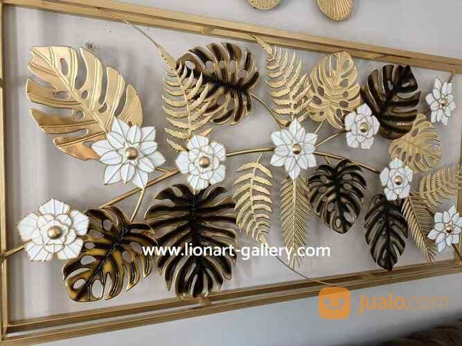 Hiasan Dinding Kuningan