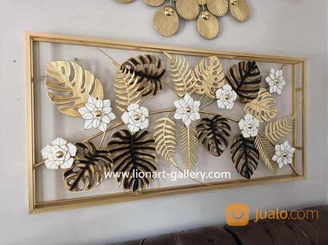 Hiasan Dinding Kuningan