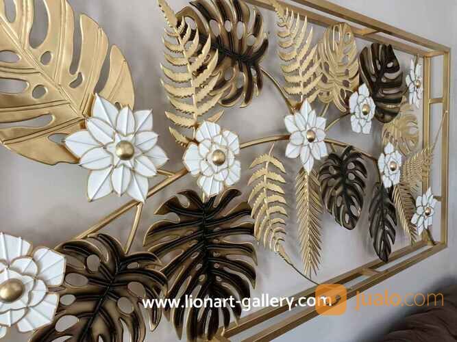 Hiasan Dinding Kuningan