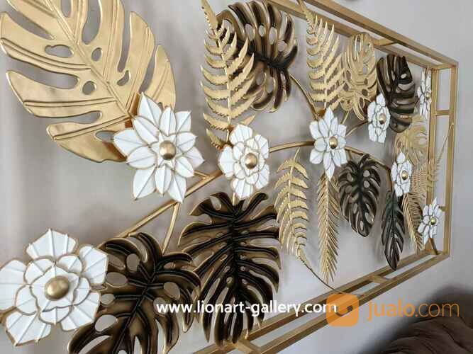 Hiasan Dinding Kuningan