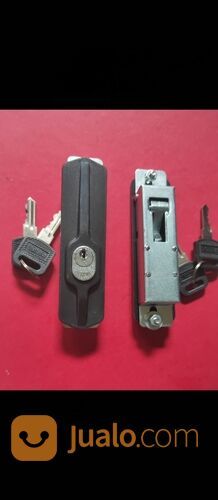 Pasang kunci laci meja central lock