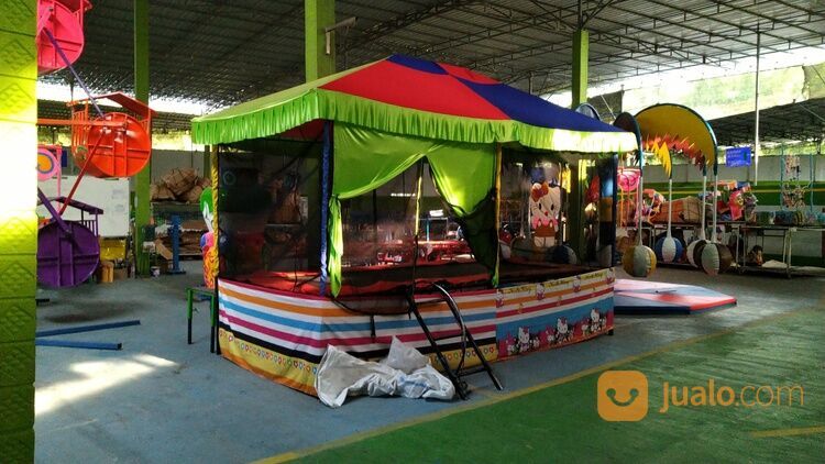 trampoline mandi bola