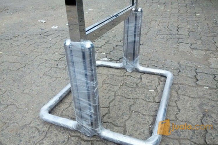 Standing poster stainless (tiang display kaki persegi)