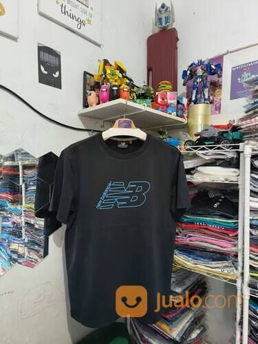 Kaos New Balance Hitam Big Logo Biru