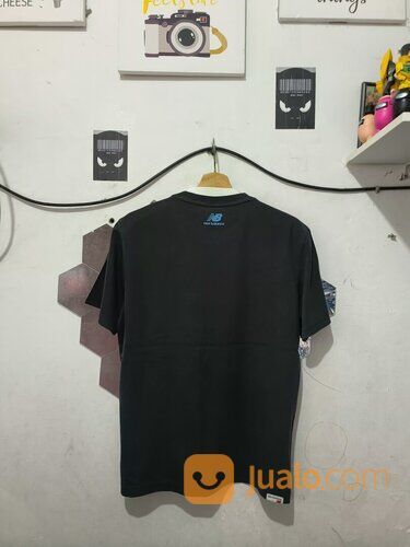Kaos New Balance Hitam Big Logo Biru