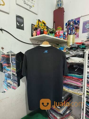 Kaos New Balance Hitam Big Logo Biru
