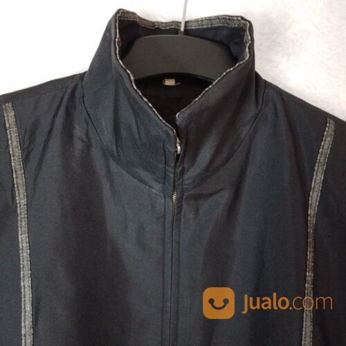 Preloved Jaket Parasut Pria warna hitam ID 16