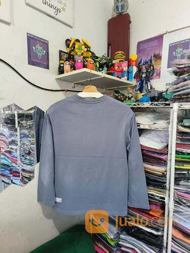 Kaos Lengan Panjang Mahagrid Abu Abu Big Logo