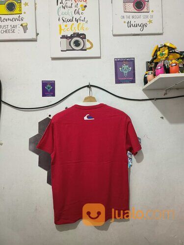 Kaos Quiksilver Merah Small Logo Center