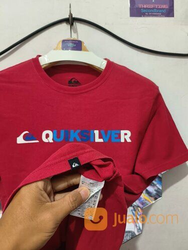 Kaos Quiksilver Merah Small Logo Center