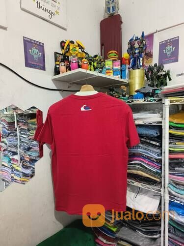 Kaos Quiksilver Merah Small Logo Center