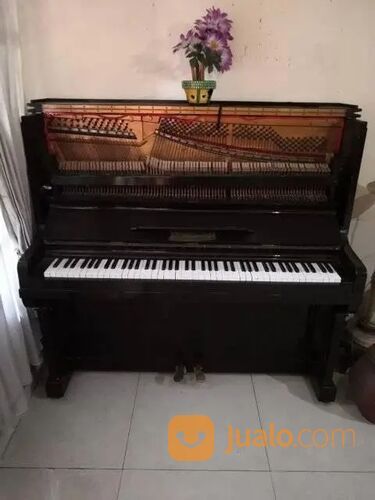 Piano Antik W.Naessens (langka)