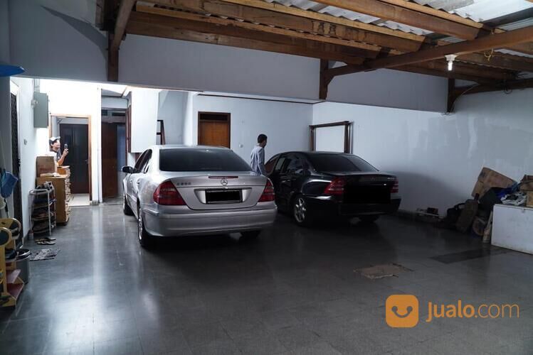 Rumah besar di Haji Nawi II dkt stasiun MRT Haji Nawi Jkt-Sek.
