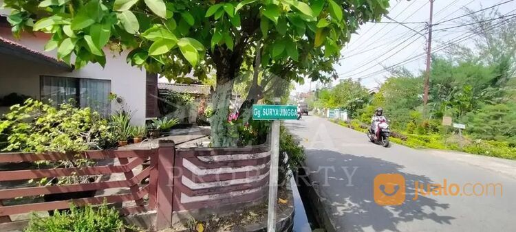 Rumah Jl Surya Pontianak, Tanah Luas, Lokasi Sangat Strategis