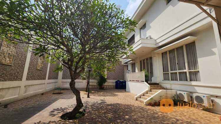Rumah mewah di Cluster Amethyst Gading Serpong