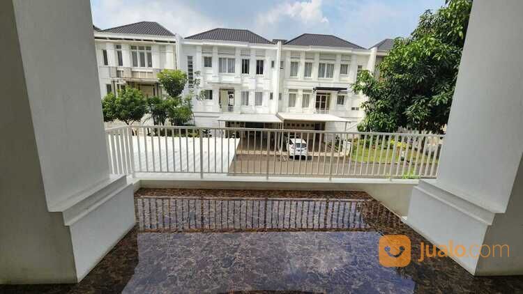 Rumah mewah di Cluster Amethyst Gading Serpong