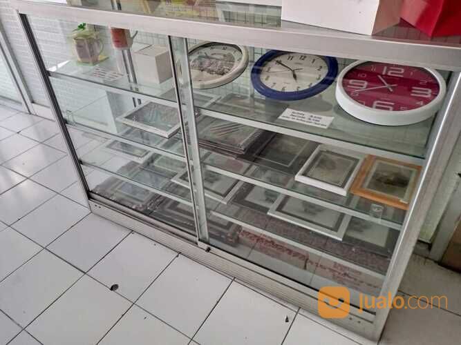 Etalase kaca bekas srationery