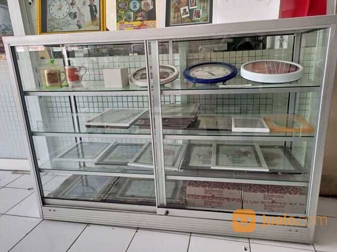 Etalase kaca bekas srationery