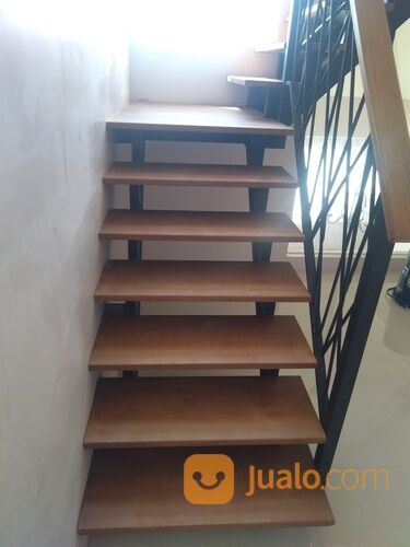 Tangga besi kayu minimalis sidoarjo