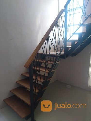 Tangga besi kayu minimalis sidoarjo