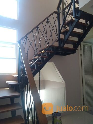 Tangga besi kayu minimalis sidoarjo