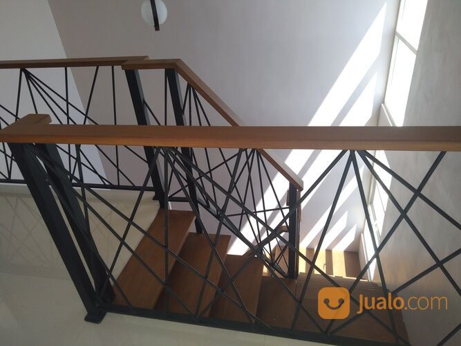 Tangga besi kayu minimalis sidoarjo