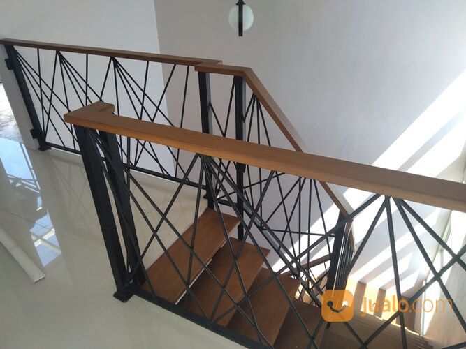 Tangga besi kayu minimalis sidoarjo