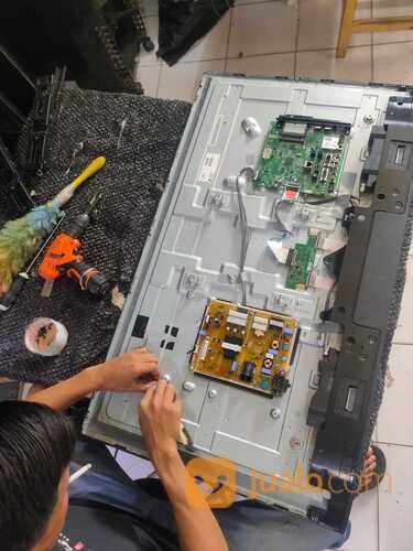 SERVIS TV TERDEKAT - BERGARANSI - TEKNISI PROFESIONAL
