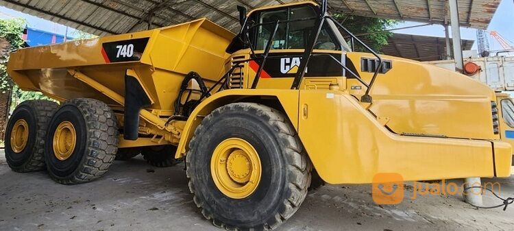 Articulated Dump Truck Caterpillar model 740