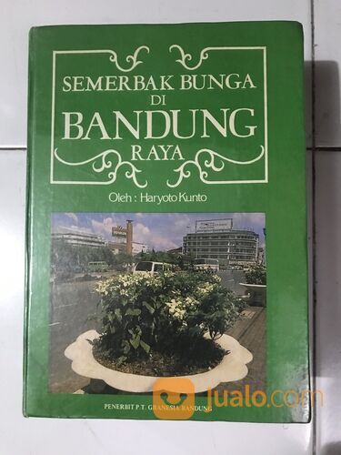 Buku: "SEMERBAK BUNGA DI BANDUNG RAYA", Haryoto Kunto, PT. Granesia, cet-1, 1986