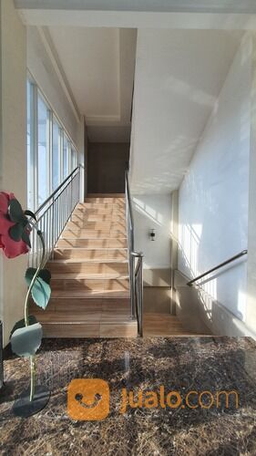 Ruko Siap Pakai Di Nol Raya Merr Berada Di Deretan Starbuck Dan Superindo Parkiran Luas